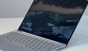 New Laptop Microsoft Surface Go 4GB Intel Core i7 SSD 256GB