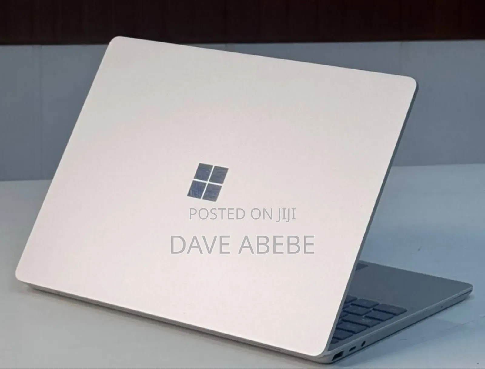 New Laptop Microsoft Surface Go 4GB Intel Core i7 SSD 256GB