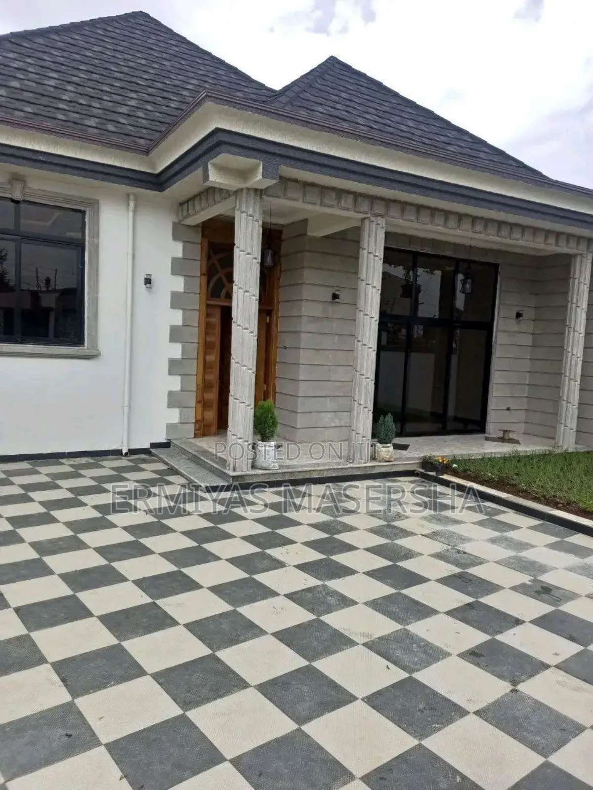 Furnished 5bdrm Villa in Yeka for sale