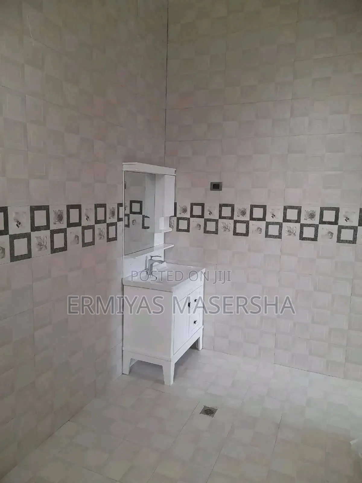 Furnished 5bdrm Villa in Yeka for sale