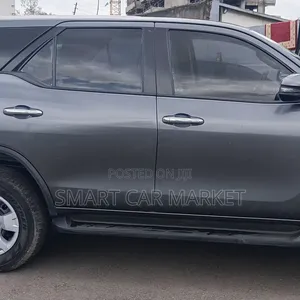 Toyota Fortuner 2022 Black