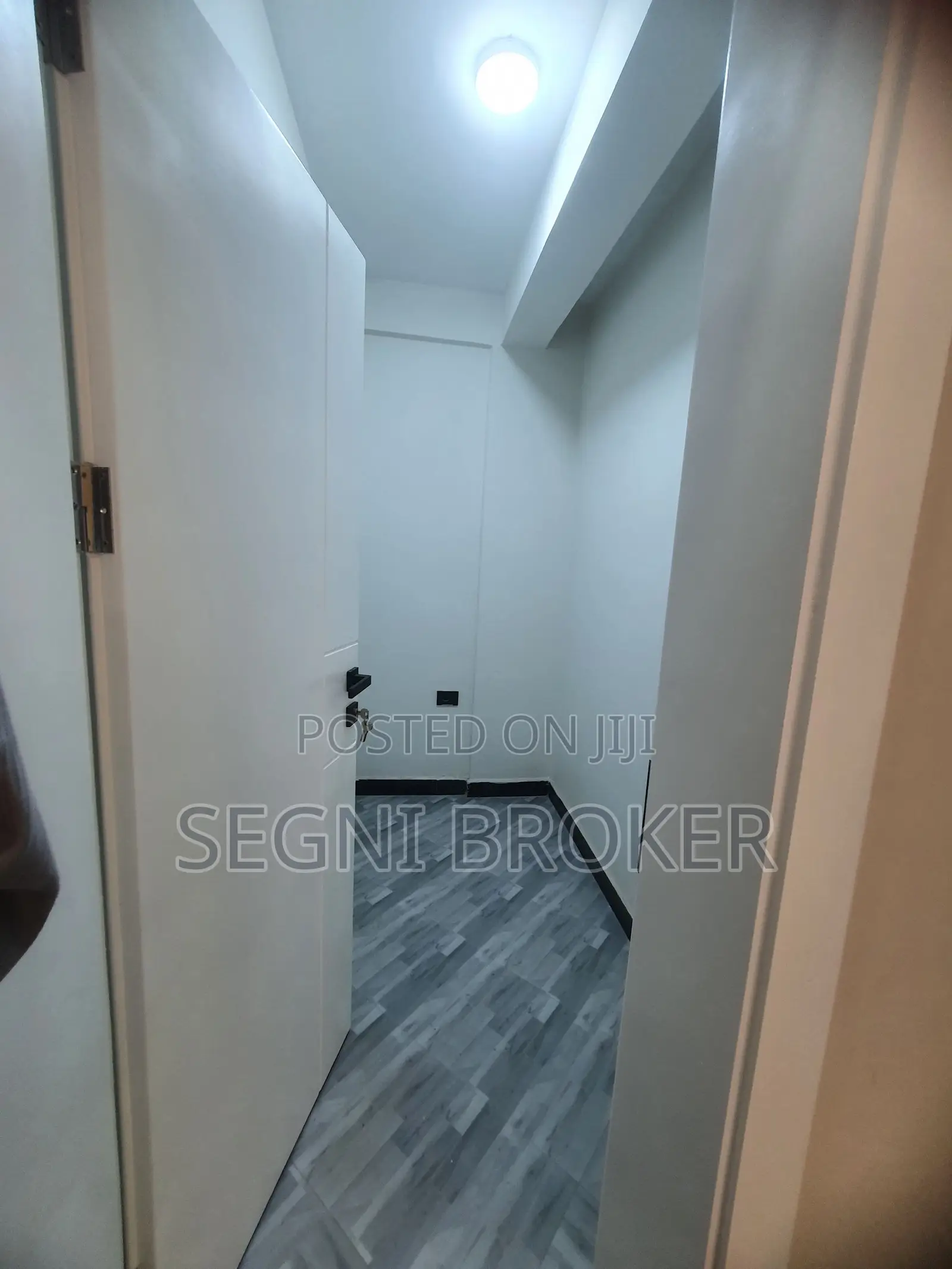 Furnished 5bdrm House in Semet Safari, Bole for sale