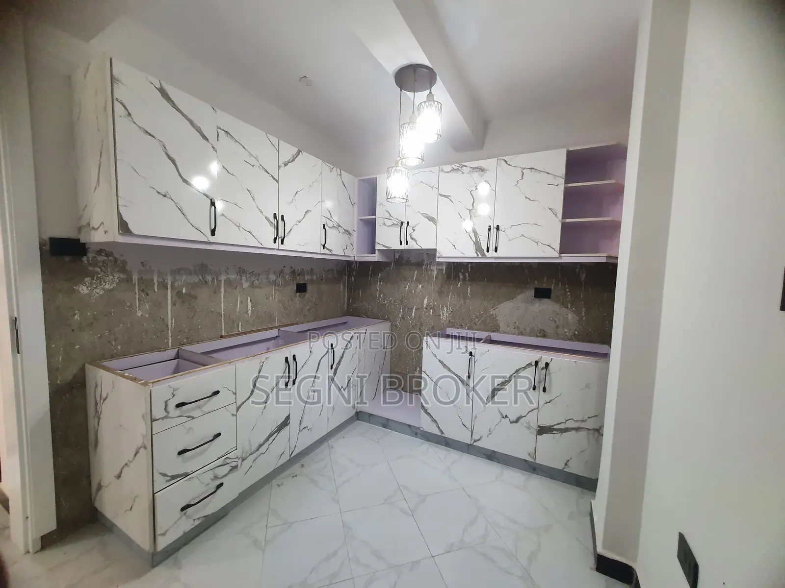 Furnished 5bdrm House in Semet Safari, Bole for sale