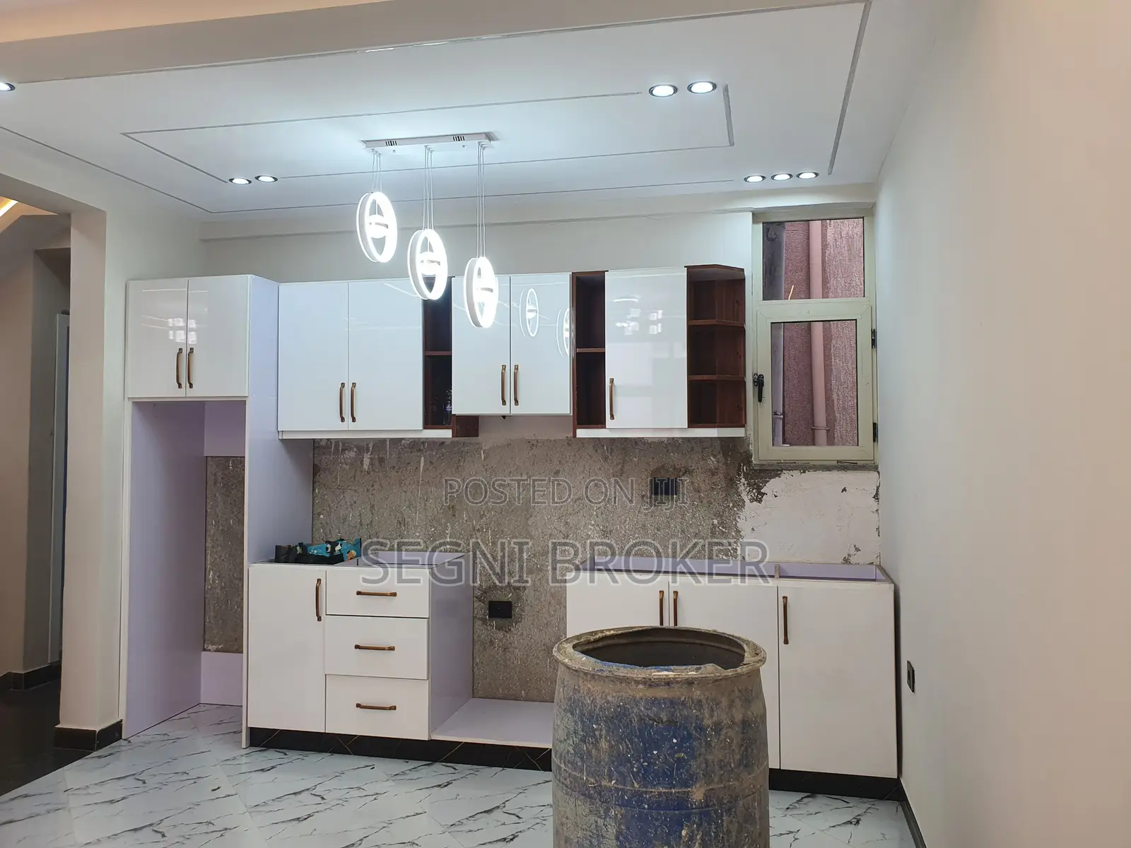 Furnished 5bdrm House in Semet Safari, Bole for sale