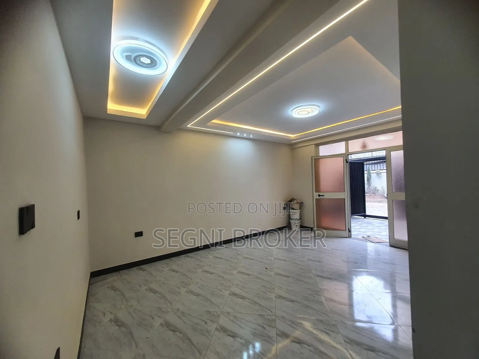 Furnished 5bdrm House in Semet Safari, Bole for sale