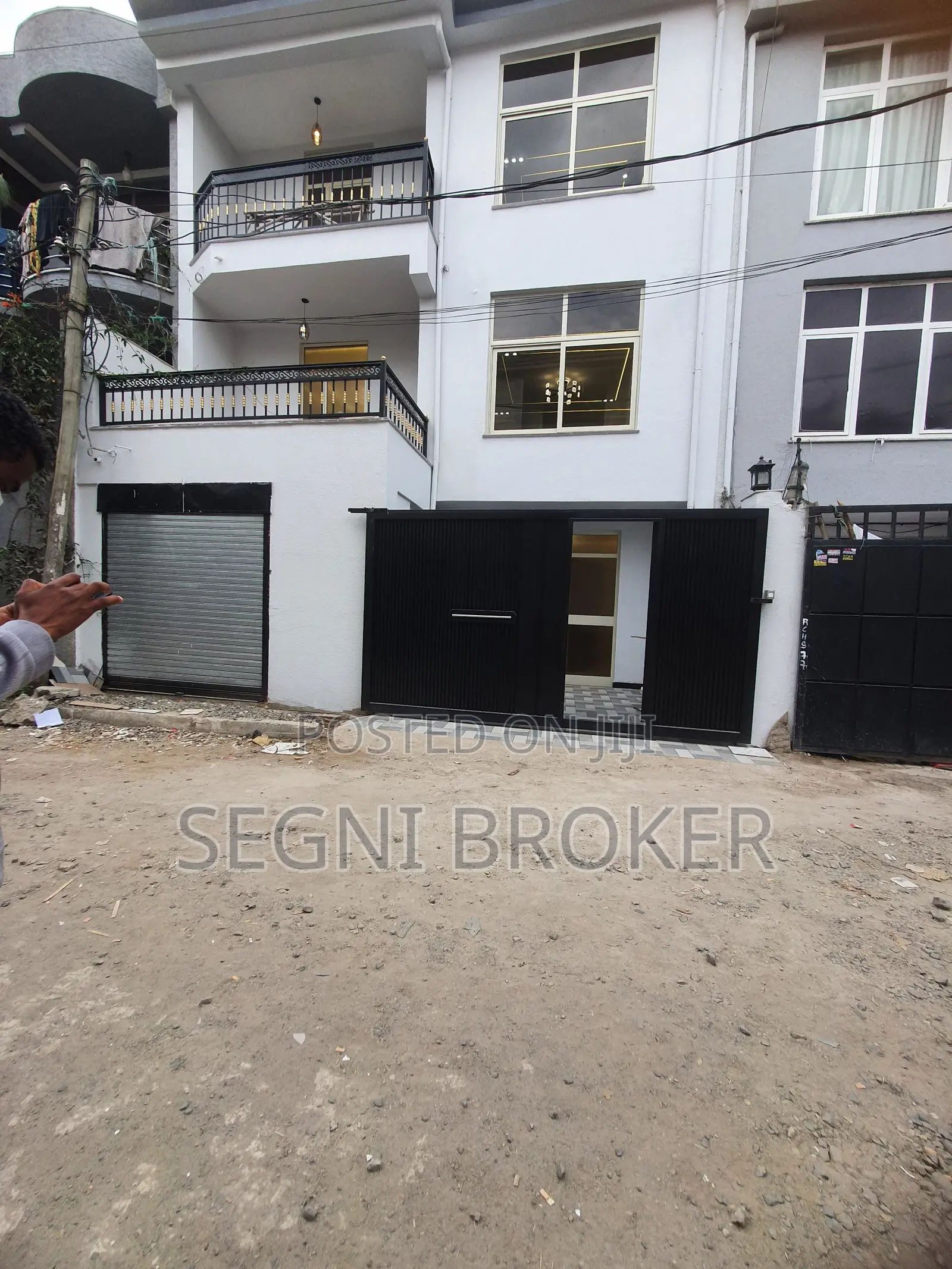 Furnished 5bdrm House in Semet Safari, Bole for sale