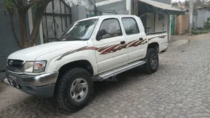 Toyota Hilux 1998 White