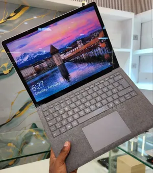 New Laptop Microsoft Surface Book 3 16GB Intel Core i7 SSD 256GB