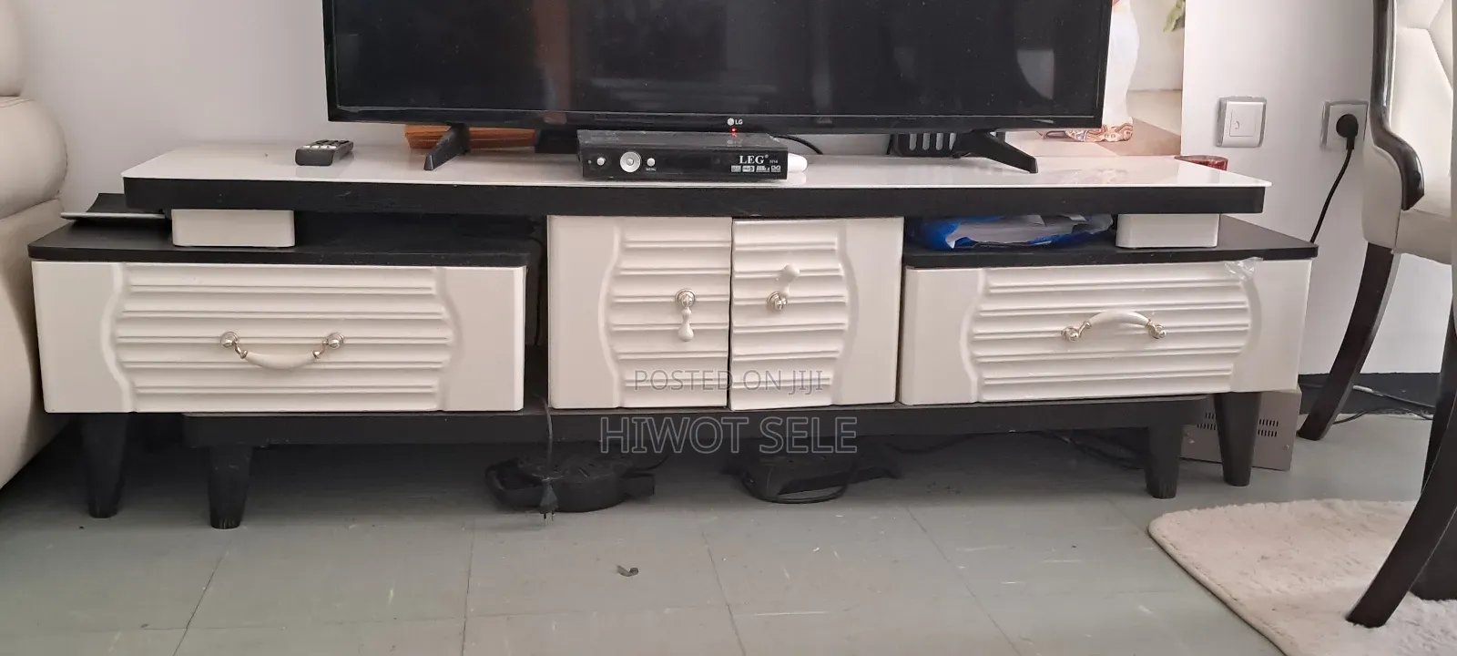 Tv Stand/ የቴሌቪዥን እና የስፒከር ማስቀመጫ