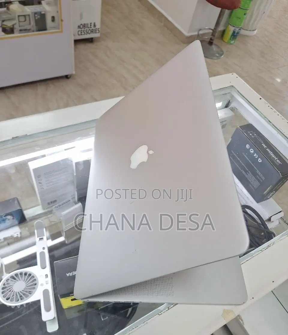 New Laptop Apple MacBook Pro 16GB Intel Core i7 SSD 256GB