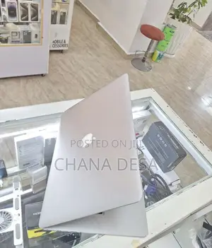 New Laptop Apple MacBook Pro 16GB Intel Core i7 SSD 256GB