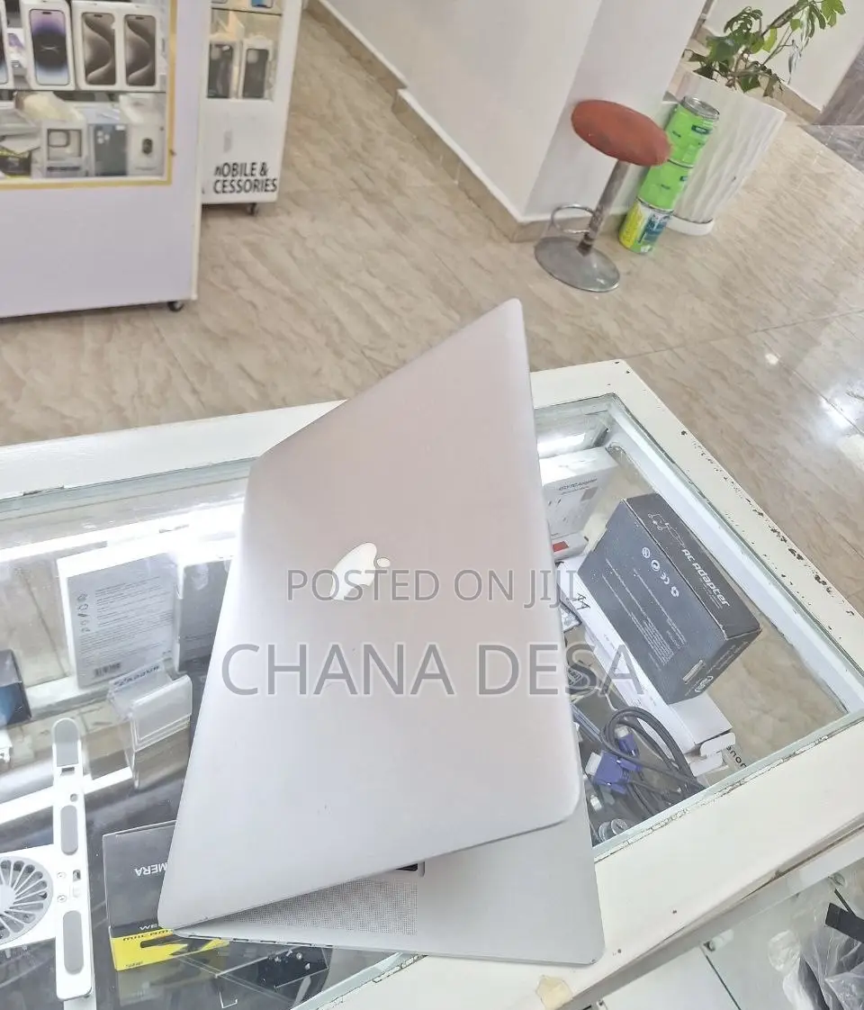 New Laptop Apple MacBook Pro 16GB Intel Core i7 SSD 256GB