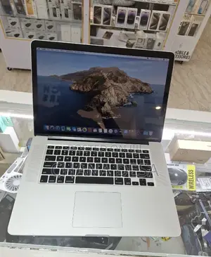 New Laptop Apple MacBook Pro 16GB Intel Core i7 SSD 256GB