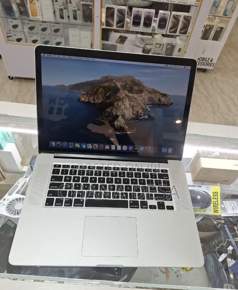 New Laptop Apple MacBook Pro 16GB Intel Core i7 SSD 256GB