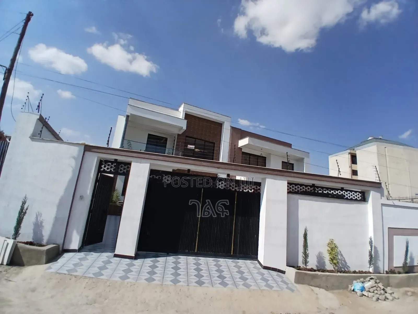 9bdrm Villa in ​🏠 በአስቸኳይ የሚሸጥ ዘመናዊ, Bole for sale