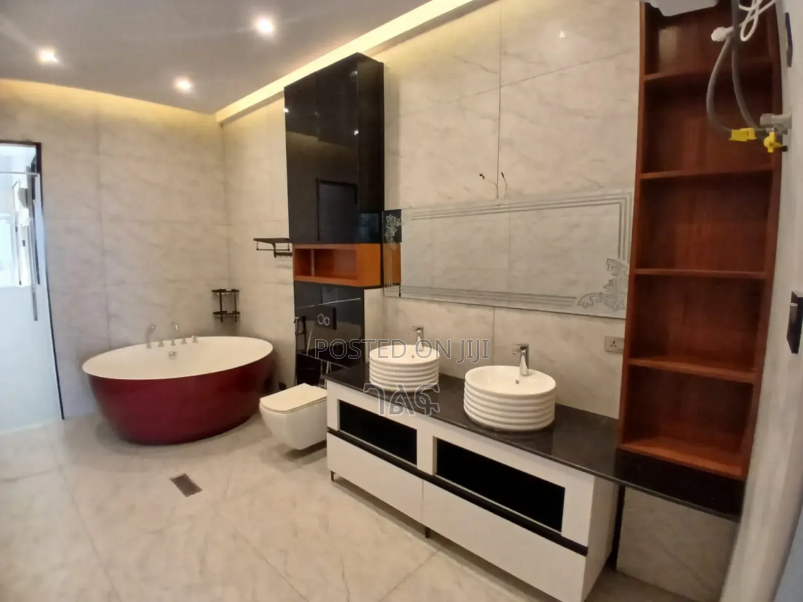 9bdrm Villa in ​🏠 በአስቸኳይ የሚሸጥ ዘመናዊ, Bole for sale