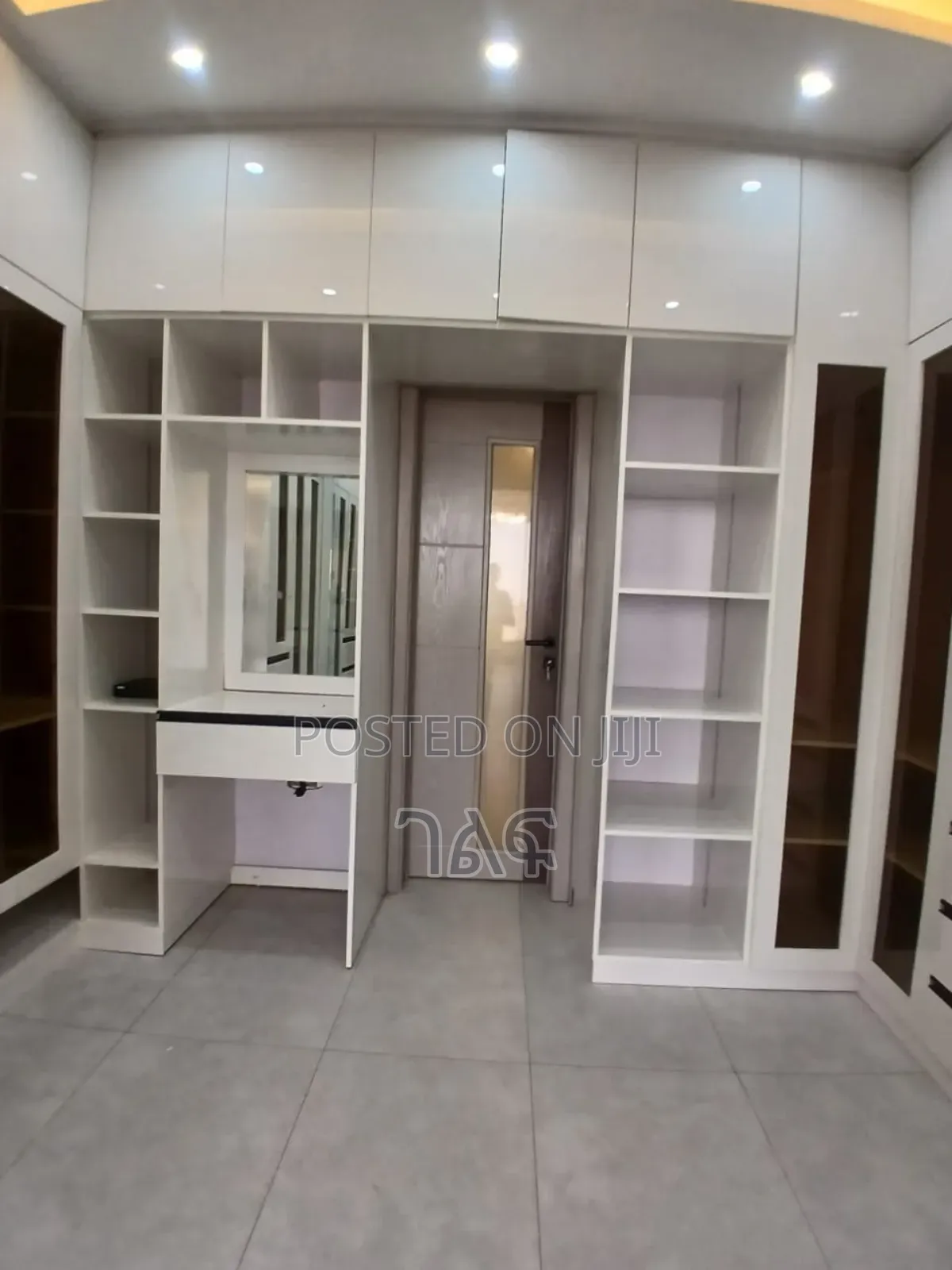 9bdrm Villa in ​🏠 በአስቸኳይ የሚሸጥ ዘመናዊ, Bole for sale