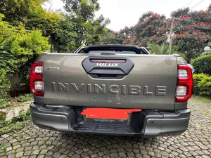 Toyota Hilux 2021 Purple