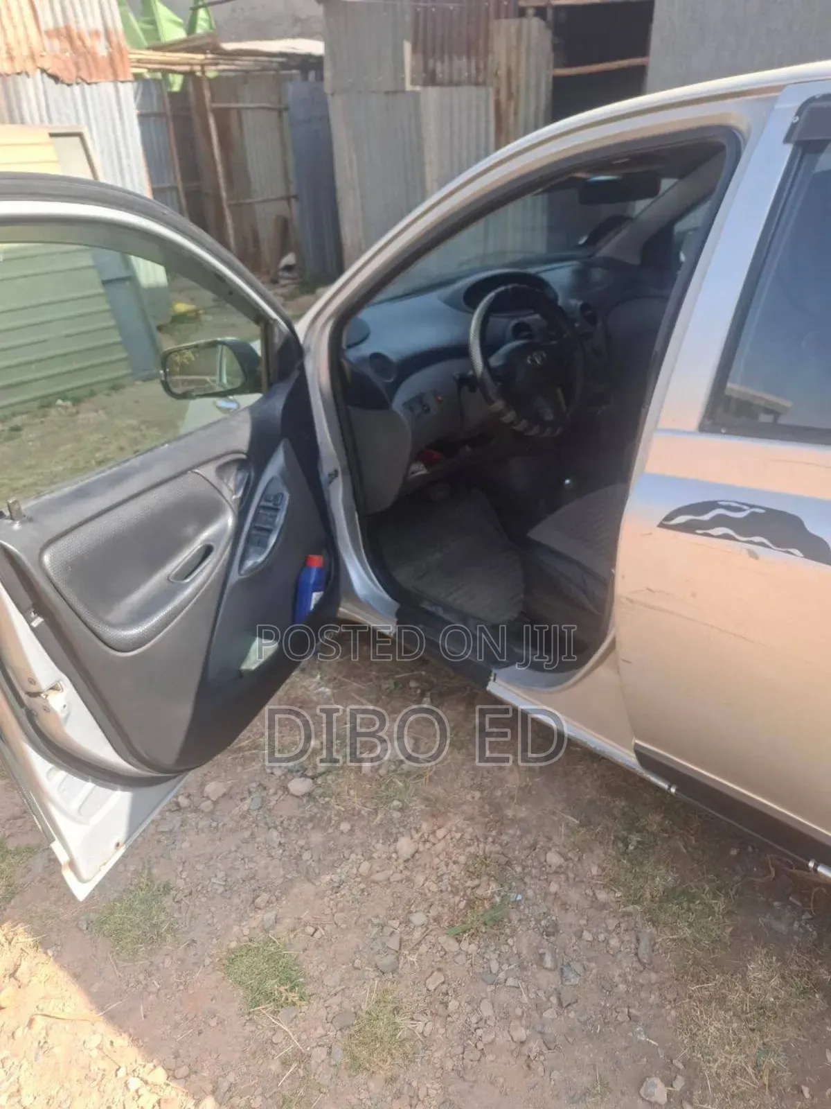 Toyota Vitz 2004 Silver