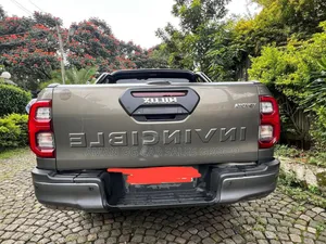 Toyota Hilux 2021 Purple