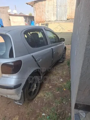Toyota Vitz 2004 Silver