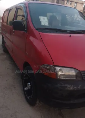 Toyota HiAce 2005 Red