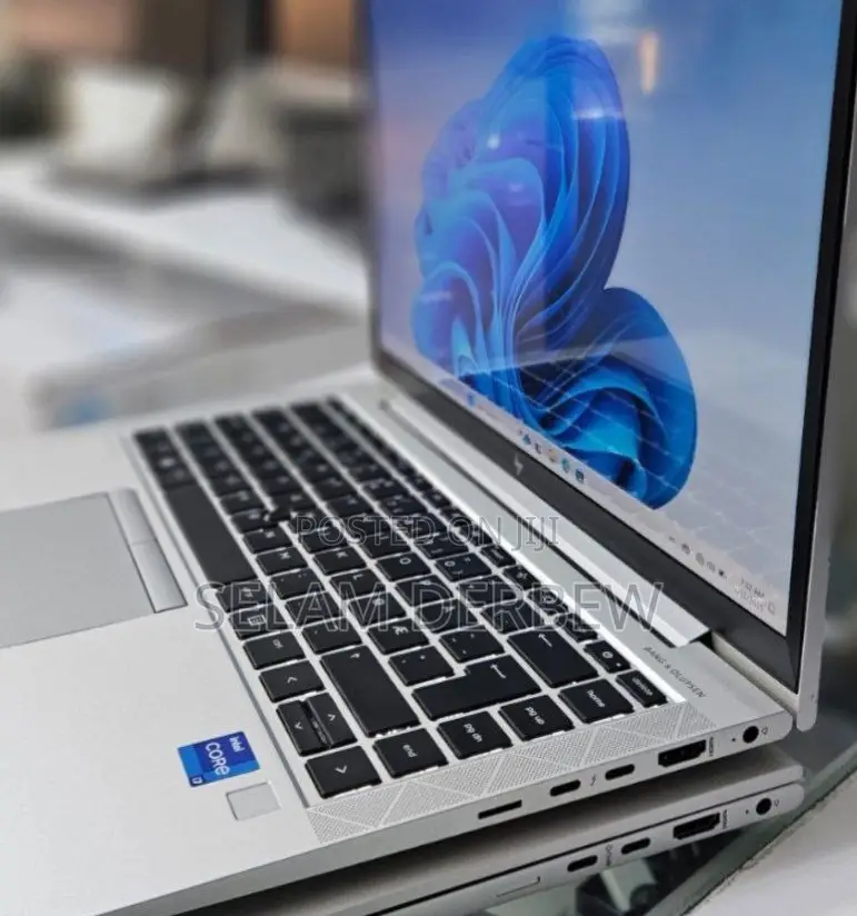 New Laptop HP EliteBook 830 G8 16GB Intel Core i7 SSD 512GB