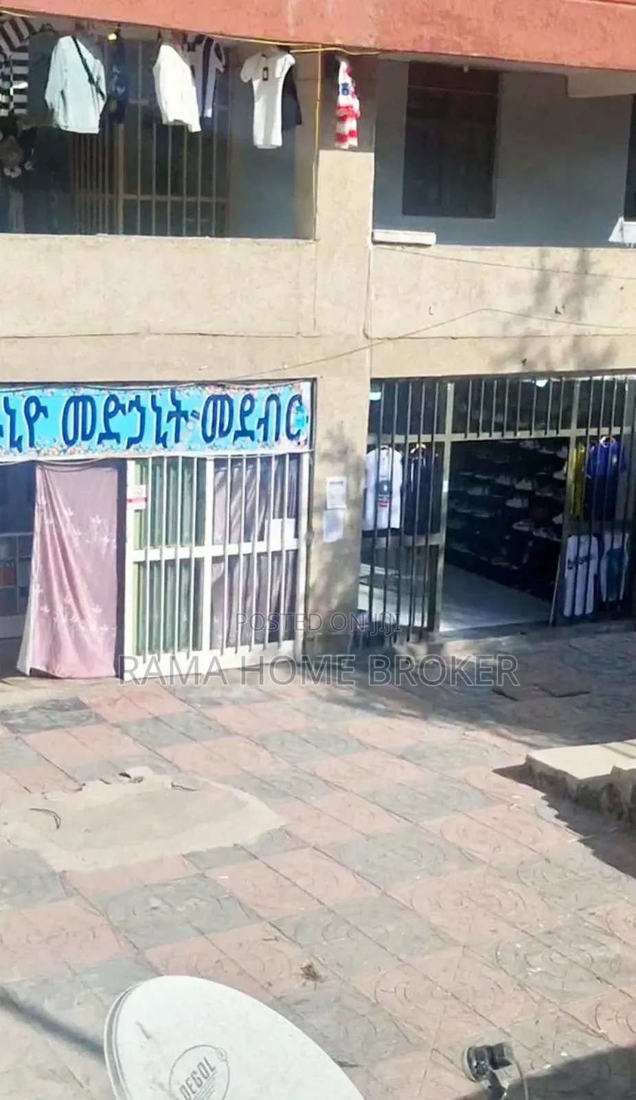 ወርሀዊ ከ 70 ሺ በላይ ገቢ ያለው የንግድ ሱቅ ግራውንድ ላይ አስፓልት ዳር 76 ካሬ