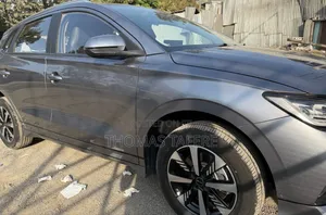 BYD E2 43 kWh 94 hp FWD 2025 Silver