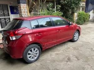 Toyota Yaris L Hatchback 5dr 2015 Burgundy