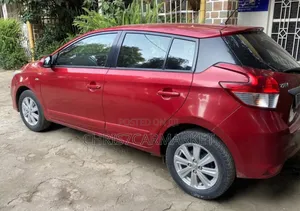 Toyota Yaris L Hatchback 5dr 2015 Burgundy