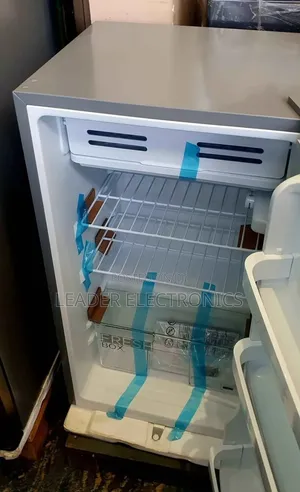 Midea Refrigerator Model 142 – Compact | Efficient | Stylish Design