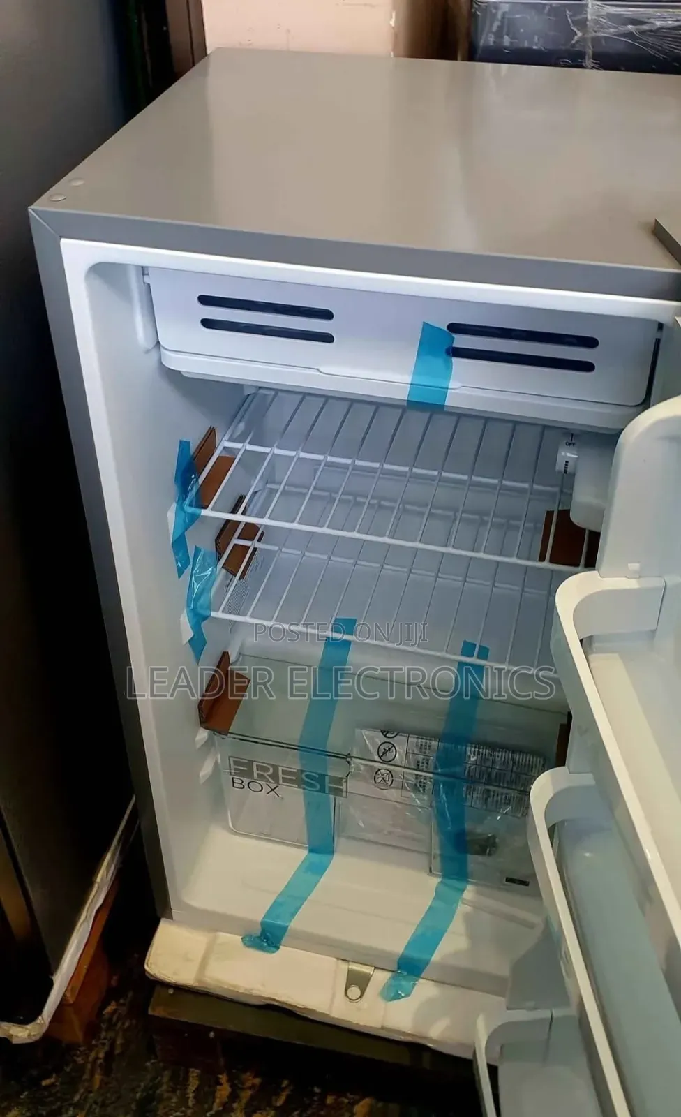 Midea Refrigerator Model 142 – Compact | Efficient | Stylish Design