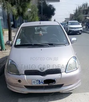 Toyota Vitz 2002 Beige