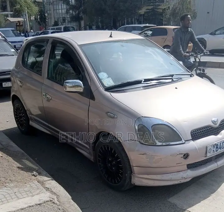 Toyota Vitz 2002 Beige