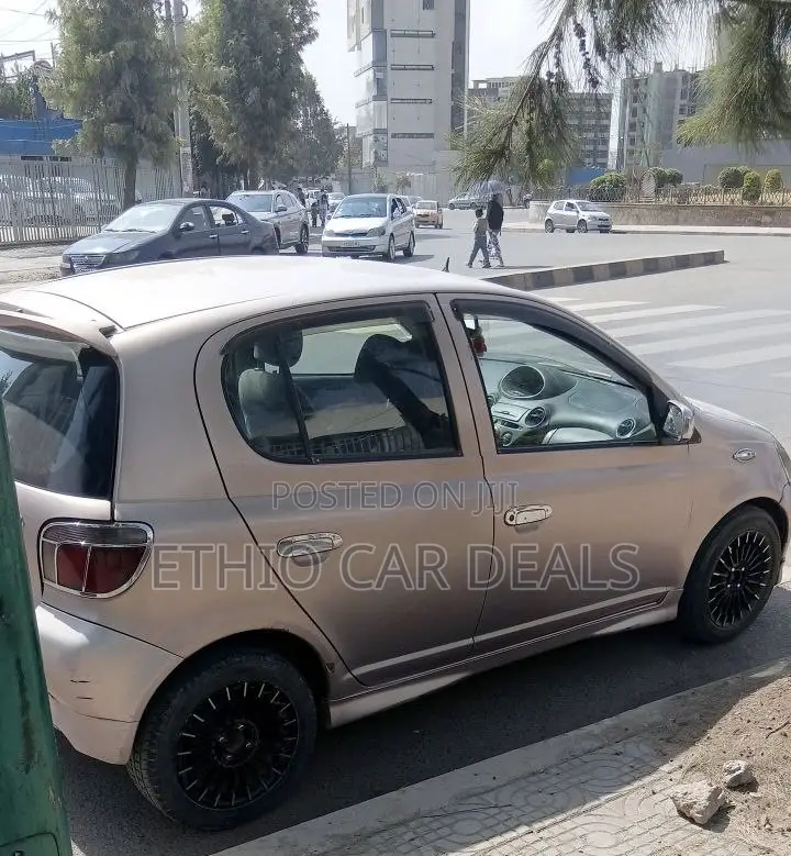 Toyota Vitz 2002 Beige