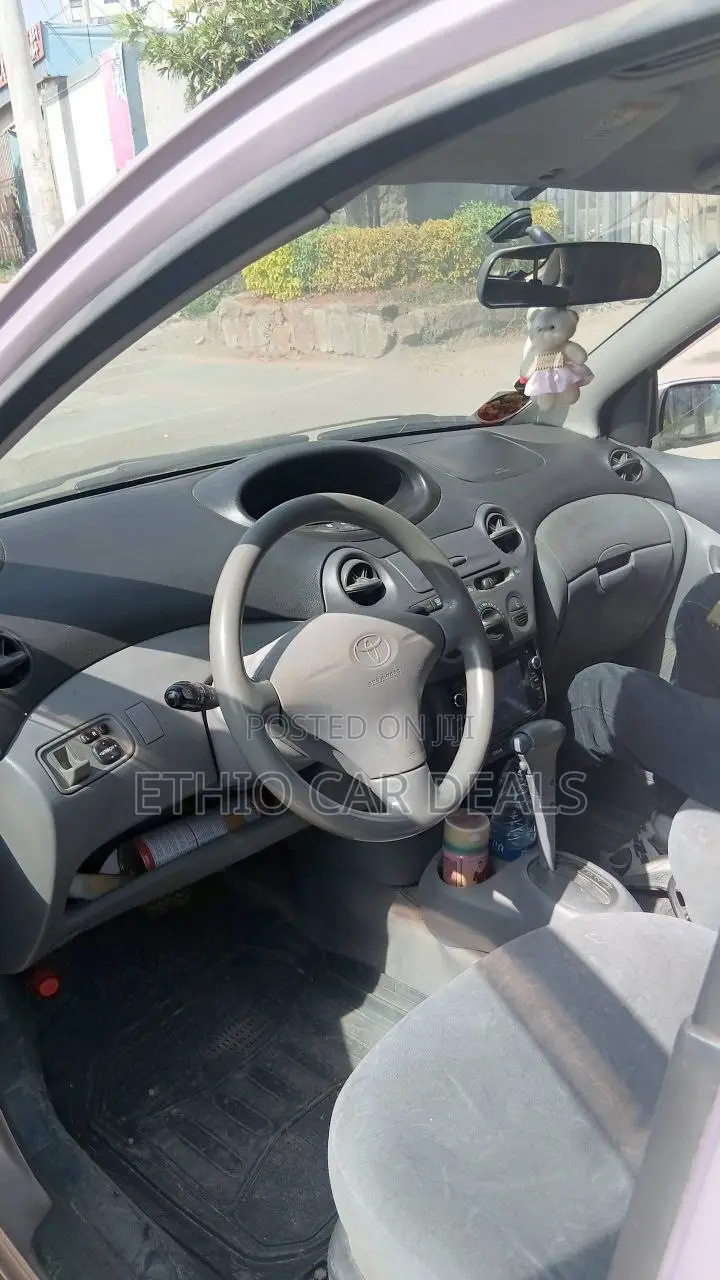 Toyota Vitz 2002 Beige