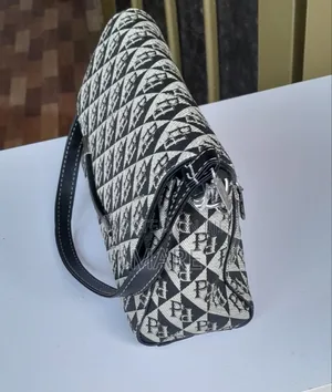 የሚያዘንጥሽ ቦርሳ