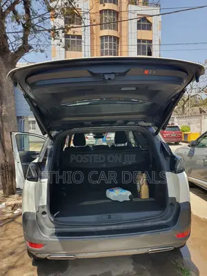 Peugeot 5008 2022 White