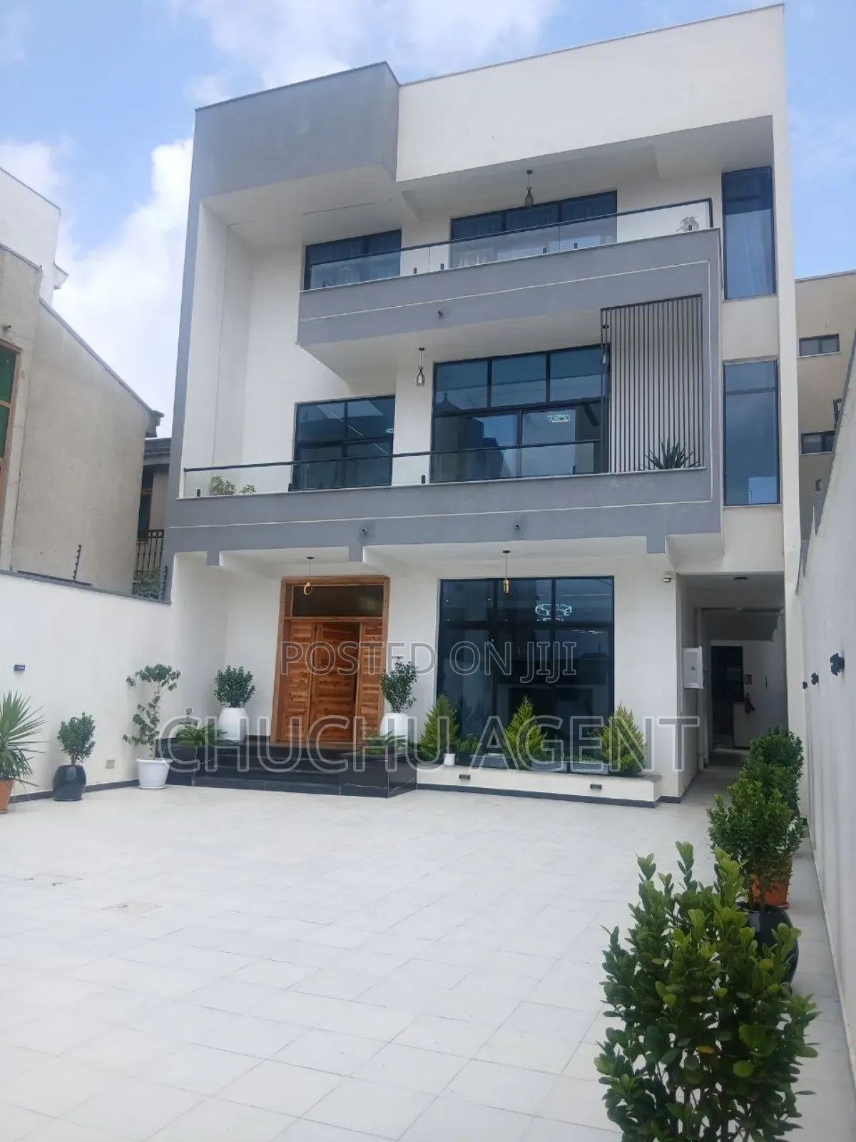 12bdrm House in Bole for rent