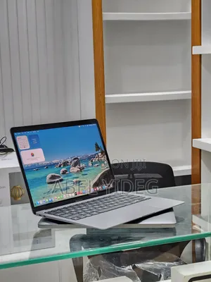 New Laptop Apple MacBook Pro 8GB Apple M1 SSD 256GB