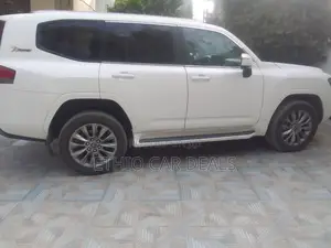 Toyota Land Cruiser 2022 White