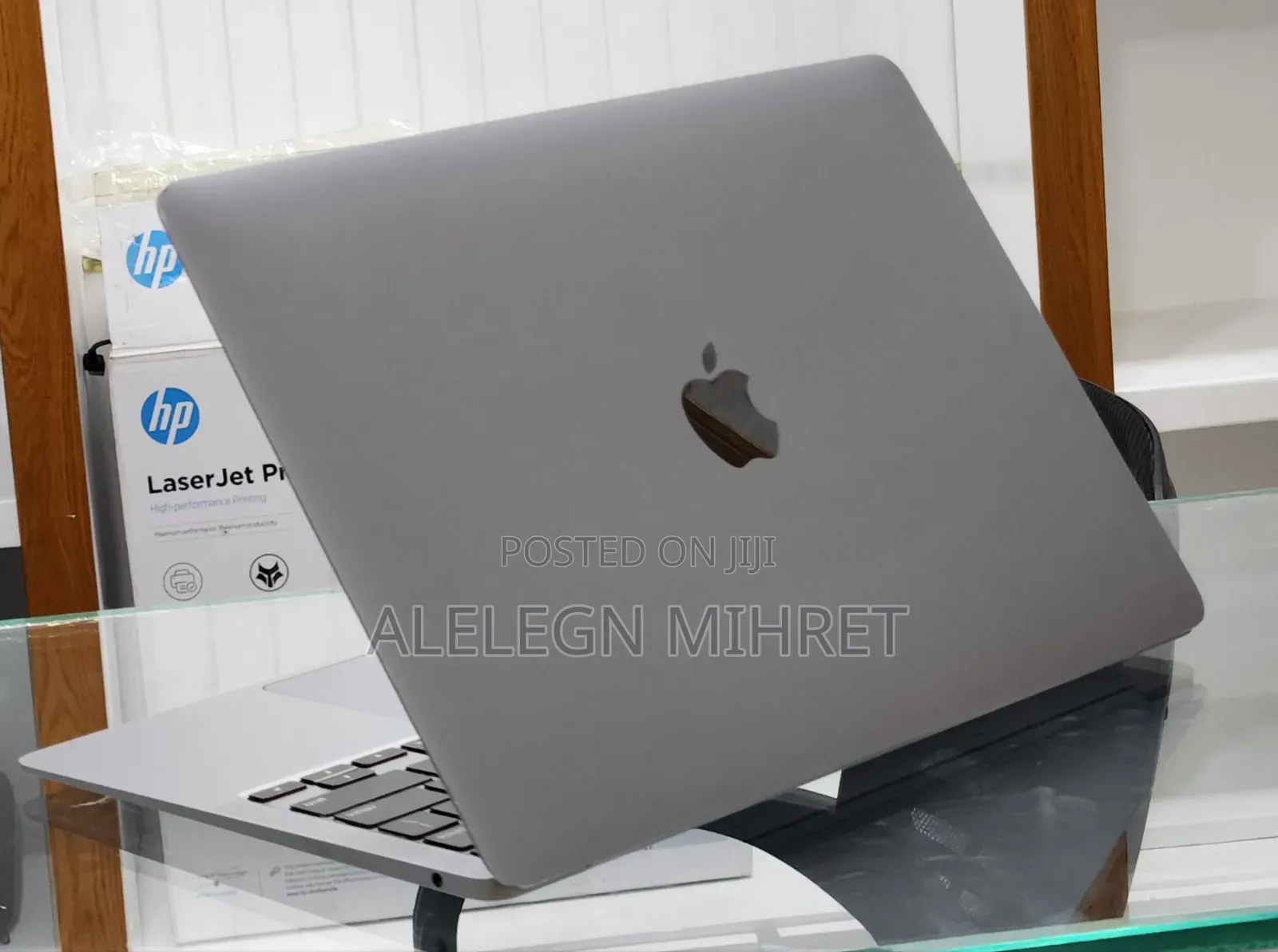 New Laptop Apple MacBook 8GB Intel Core i3 SSD 256GB