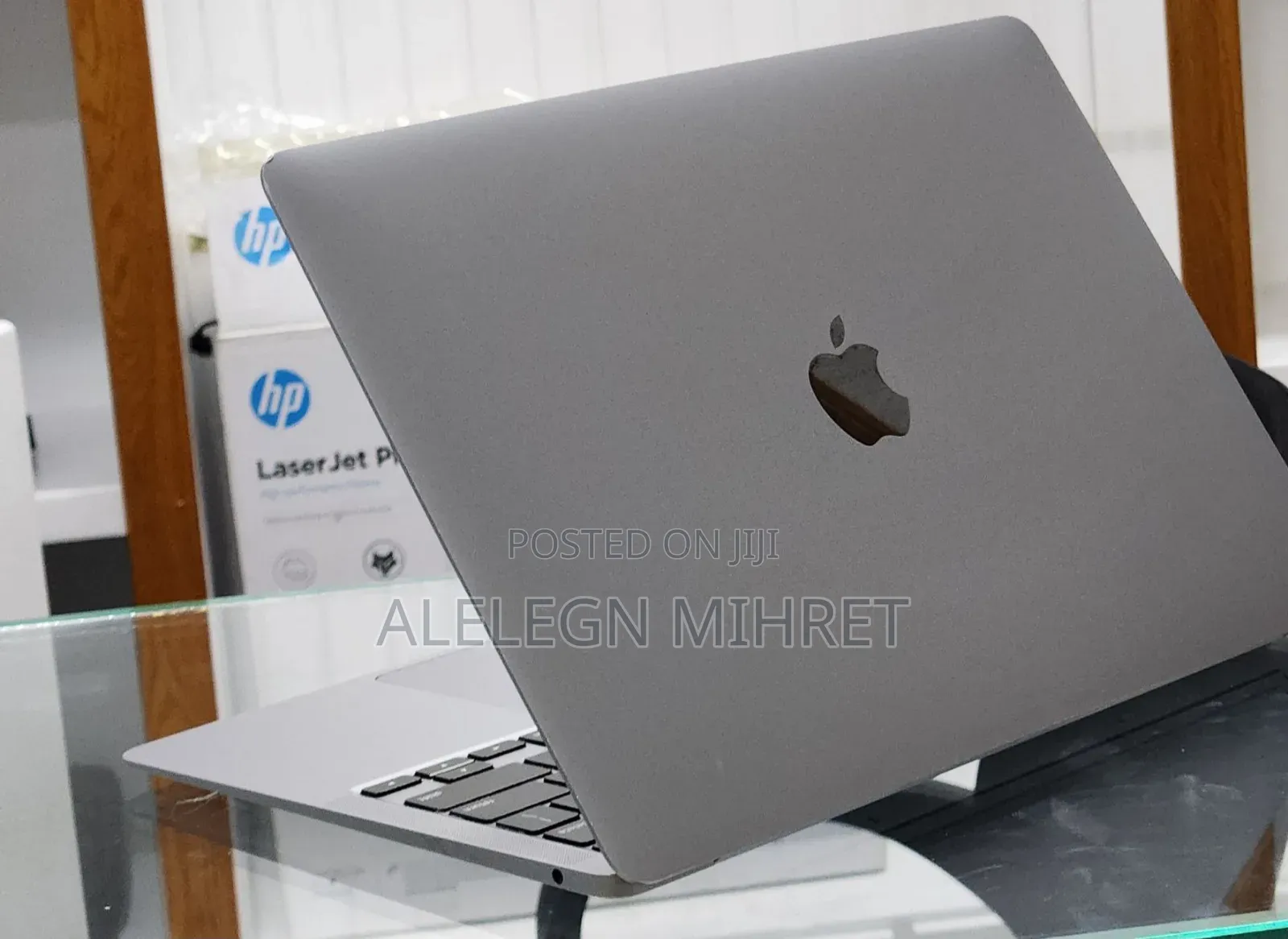 New Laptop Apple MacBook 8GB Intel Core i3 SSD 256GB