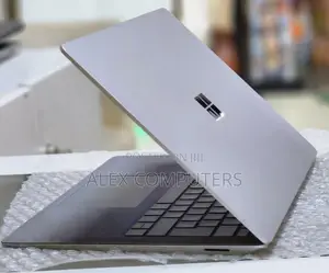 New Laptop Microsoft Surface 8GB Intel Core i5 SSD 512GB