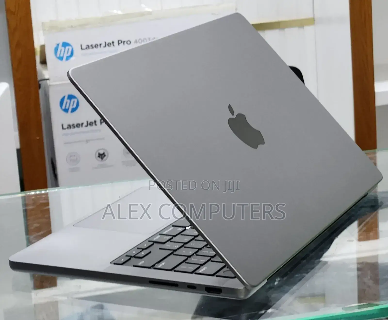 New Laptop Apple MacBook Pro M1 16GB Apple M1 Pro SSD 512GB