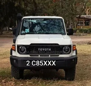 Toyota Land Cruiser 2018 Off white