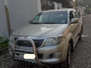 Toyota Hilux 2013 Gold