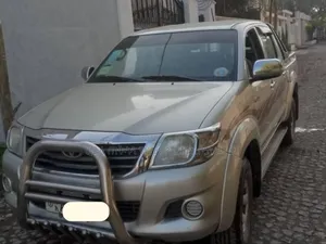 Toyota Hilux 2013 Gold