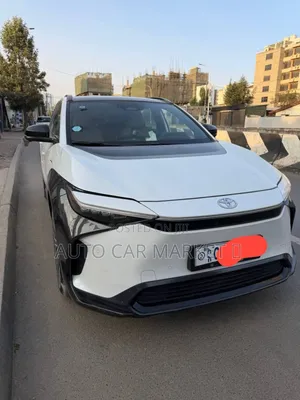 Toyota bZ4X 71.4 kWh AWD 2023 White